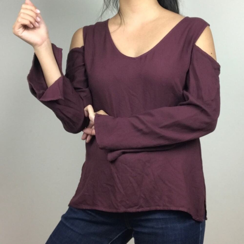 Cloth & Stone maroon cold shoulder top